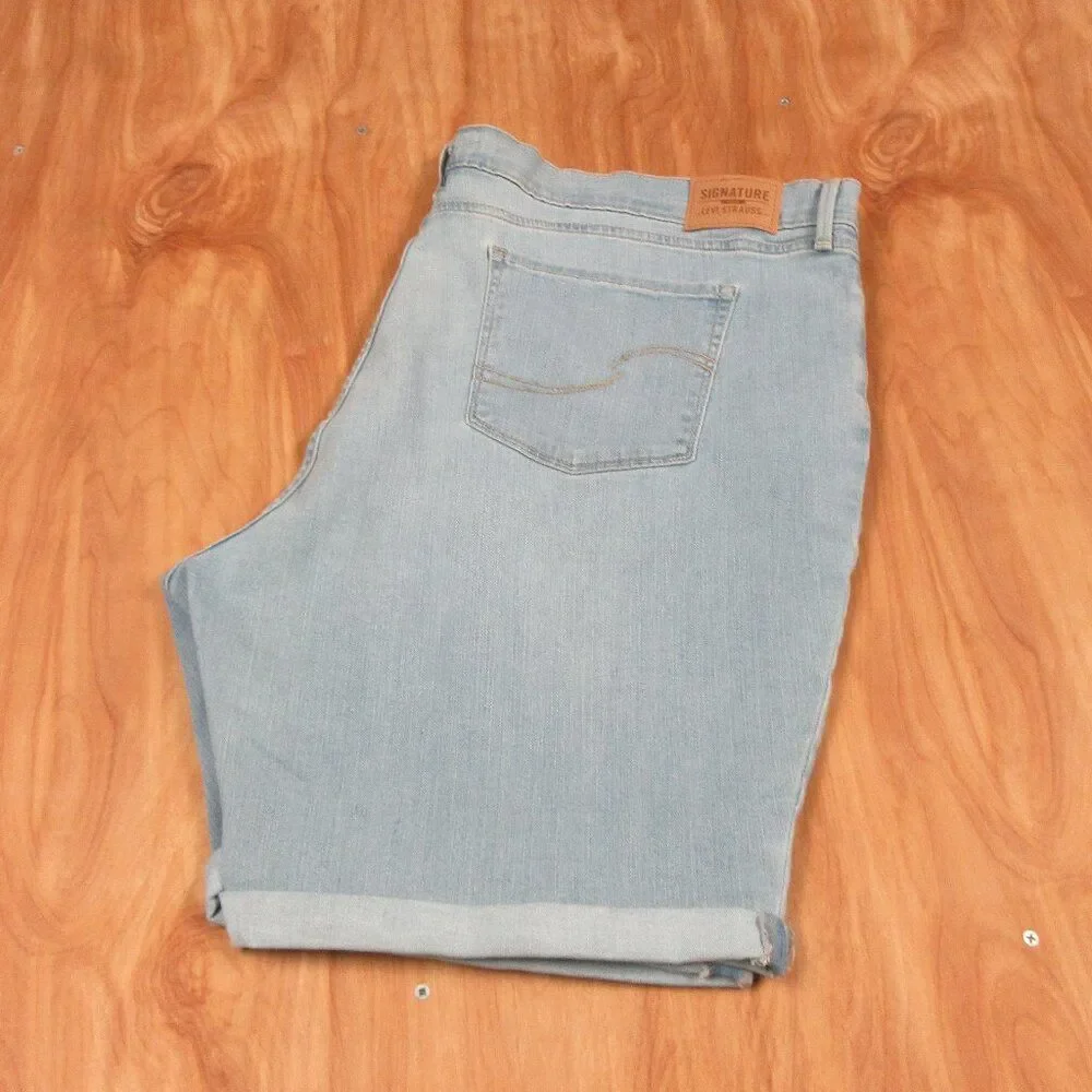 LEVI STRAUSS SIGNATURE GOLD Bermuda Jean Shorts Size 24 W37 Blue Denim Jorts NWT